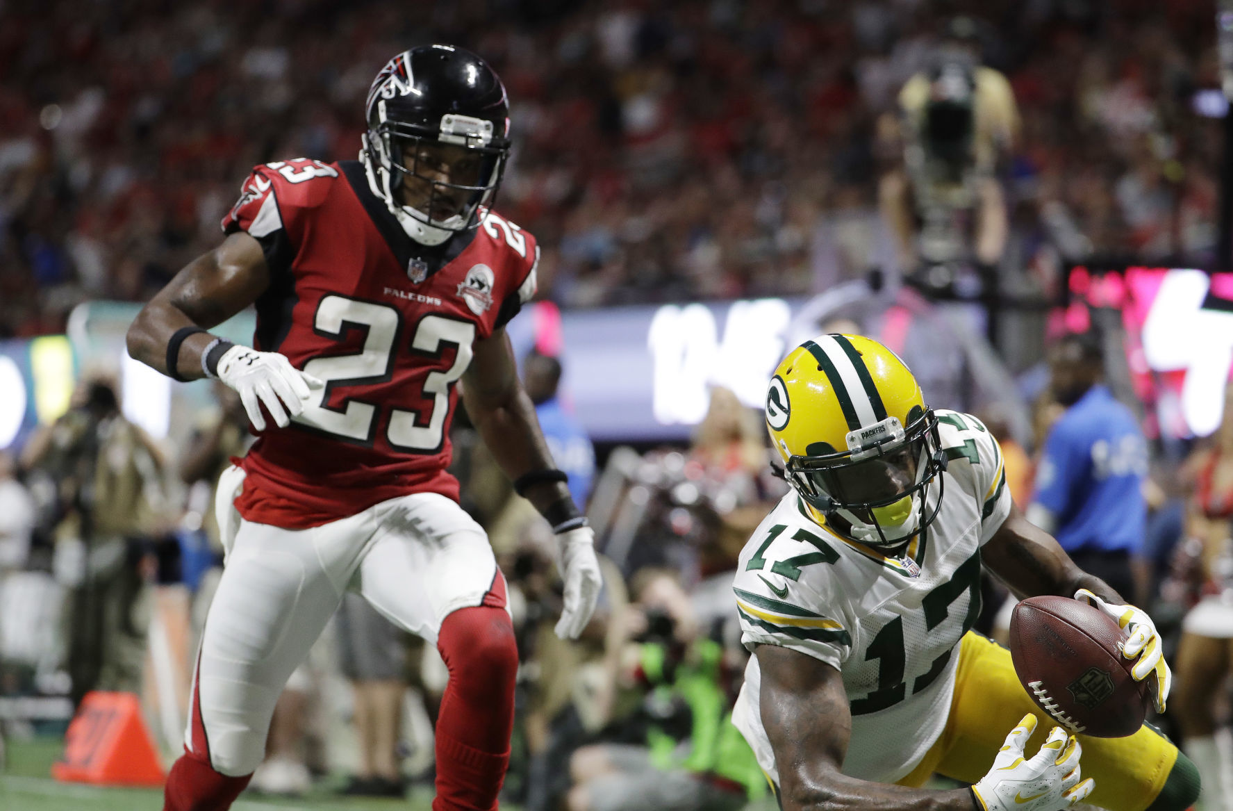 WEEK 14 − VS. ATLANTA FALCONS